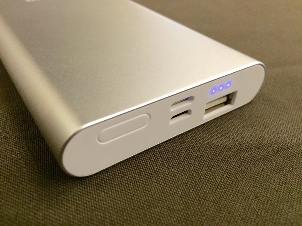 khajochi's tweet photo. มาแล้ว #YooBao รุ่น P13 : PowerBank ตัวแรกที่ใช้สายชาร์จ iPhone ทั้งชาร์จแบตเข้าและออกได้ น้ำตาจะไหล 849 บาท ToT https://t.co/OwdHl6M1C7