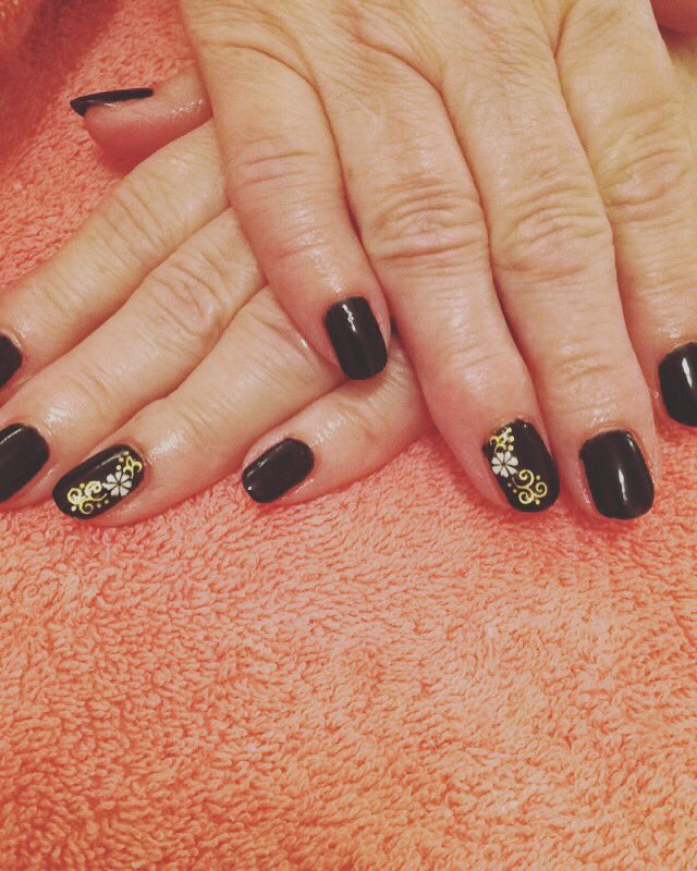 CB_KITCHEN's tweet photo. #nail #envy #black &amp; #gold https://t.co/SfRtTyJkjH