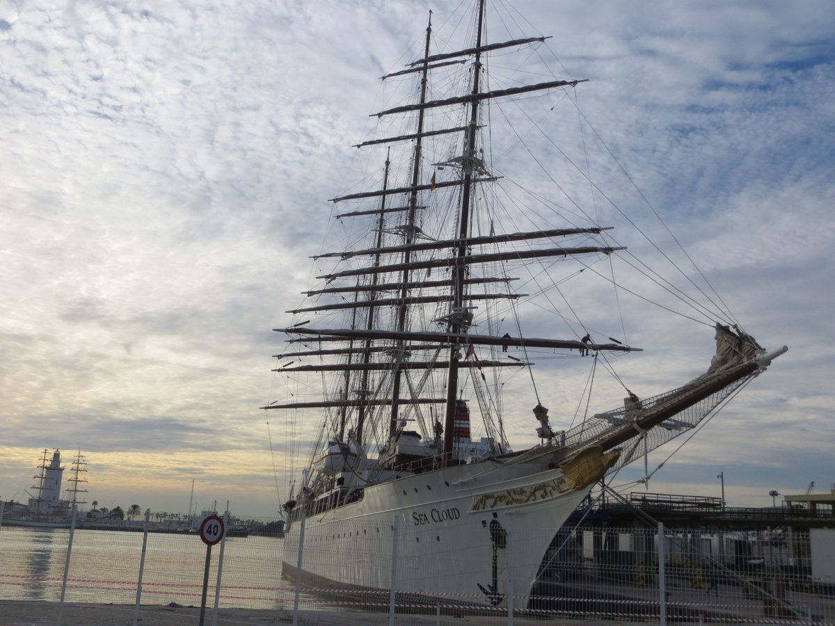 novatto7's tweet photo. Es un espectáculo poder ver en el @malagaport al velero Sea Cloud, todo un lujo. #Málaga, con 109 metros de eslora https://t.co/YpwNKC8bVa