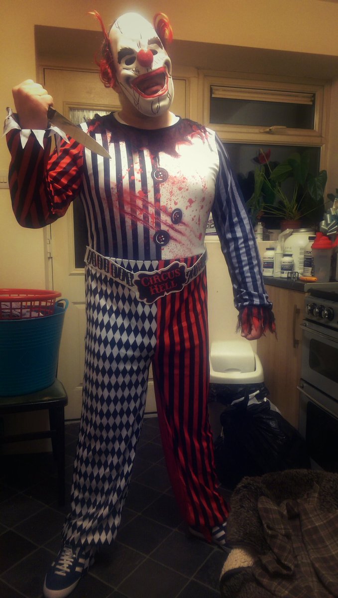 KatWyness's tweet photo. Halloween https://t.co/4pu8VSRqrf