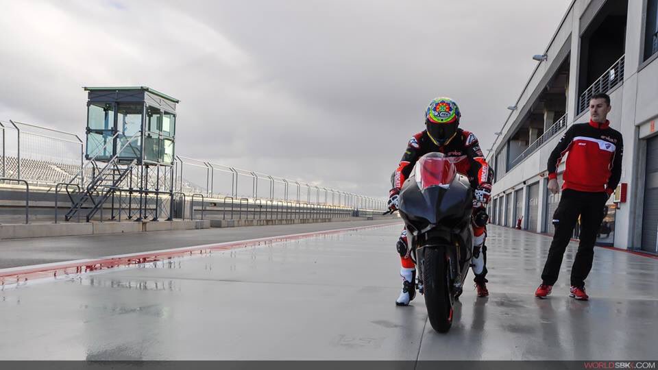 GraficheRacing's tweet photo. Black is better! #SBK2016 #WinterTest
#RideHard⚡️ https://t.co/X8POhge8WM