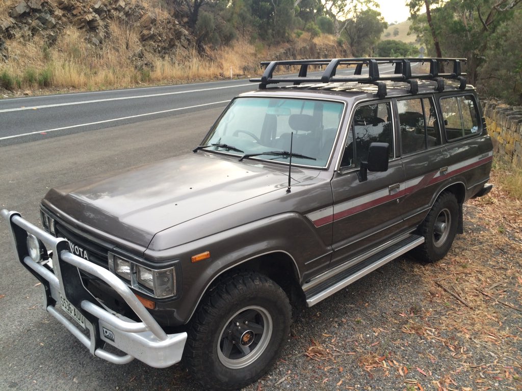 TimWildmanMW's tweet photo. Move over Pamela, The Moose has a new #RACK #OutbackReady another #gumtree bargain, guess how much @Bosworthwines ? https://t.co/qItldcUOK5