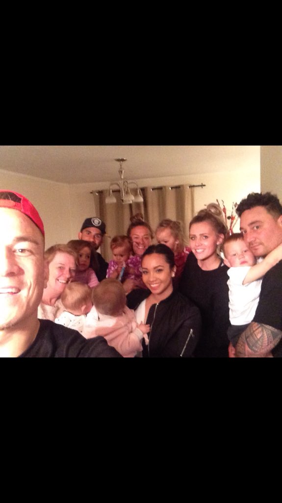 SonnyBWilliams's tweet photo. Family❤️ @lanamarieewilli @nizzlewilliams @LeeellenW @CaseBryant https://t.co/jaJ2XkfUun