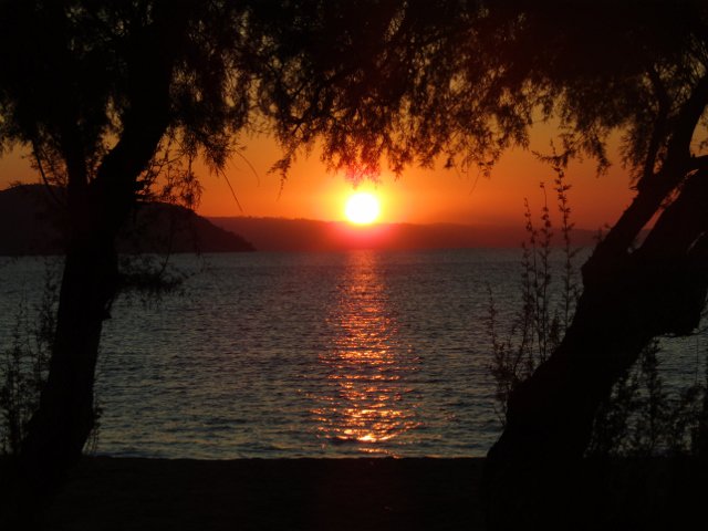 TaylorMadeChess's tweet photo. I am going to miss the beautiful sunsets here in @Porto_Carras at the #chess #wycc2015 @ECFJuniors2015 @fidewycc2015 https://t.co/SiCaRltnzi