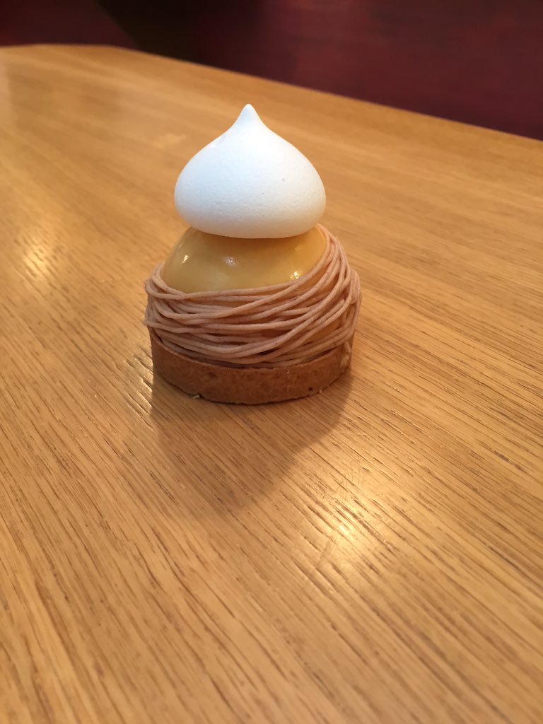 JONATHANBLOT's tweet photo. Mont blanc marron café et bigaradier #acidemacaron #jonathanblot #montblanc #patisserie #nouvellecollection #yummy https://t.co/vBYw6A8YuL