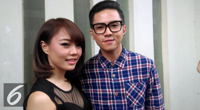 Rafael Smash Akui Pacaran dengan Steffy eks Cherrybelle showbiz.liputan6.com/read/2357216/r…