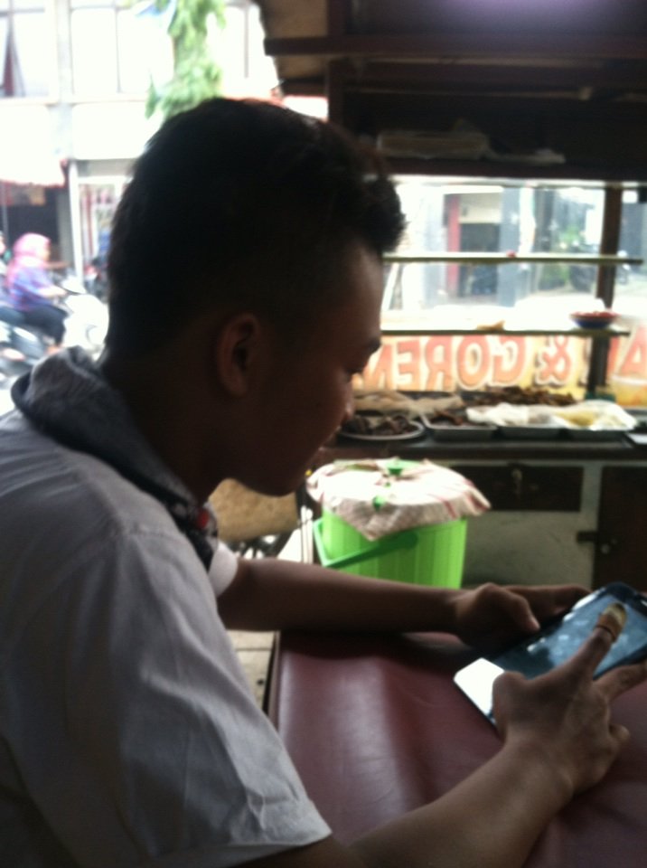 Daud244's tweet photo. Anak hilang https://t.co/SjEXjXkc8H