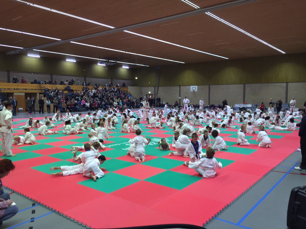 Eindclinic Schooljudo_nl met 2 X 300 kinderen gegeven door <a href="/rubenhoukes/">Ruben Houkes</a> &amp; @nealvandekamer georganiseerd <a href="/BSVeldhoven/">BS Veldhoven</a>