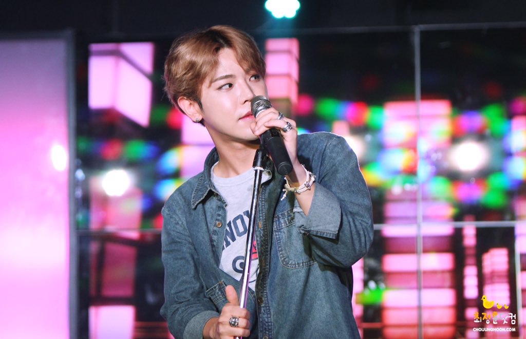 JUNGHOON_COM's tweet photo. [UP!] 15.06.25 일본 SHOWBOX
오빠와 같은 하늘아래 살아가게 해줘서 고맙습니다...😂
#페임어스 #FameUS #정훈 #JungHoon
@Fameus_Hoon https://t.co/NAqINdF3Qi