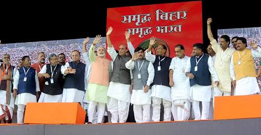 Gravim71's tweet photo. #Modi4Bihar
#BiharWithBJP
Muslim community 67 saal se Secularism k Chungle mei hai
Desh k Vikas k liye aage aaye https://t.co/OUzx9SM2Nz
