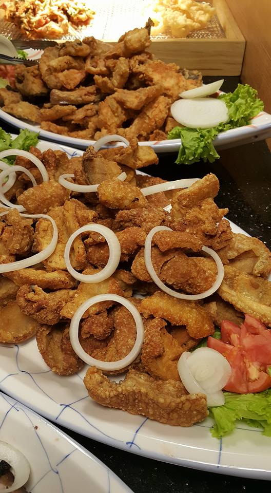 LeeHakBuffet's tweet photo. Crispiness overload!! Enjoy this and other fine cuisines only at #LeeHak #BuffetRestaurant . See you soon!:) https://t.co/iw8tvRmwYP