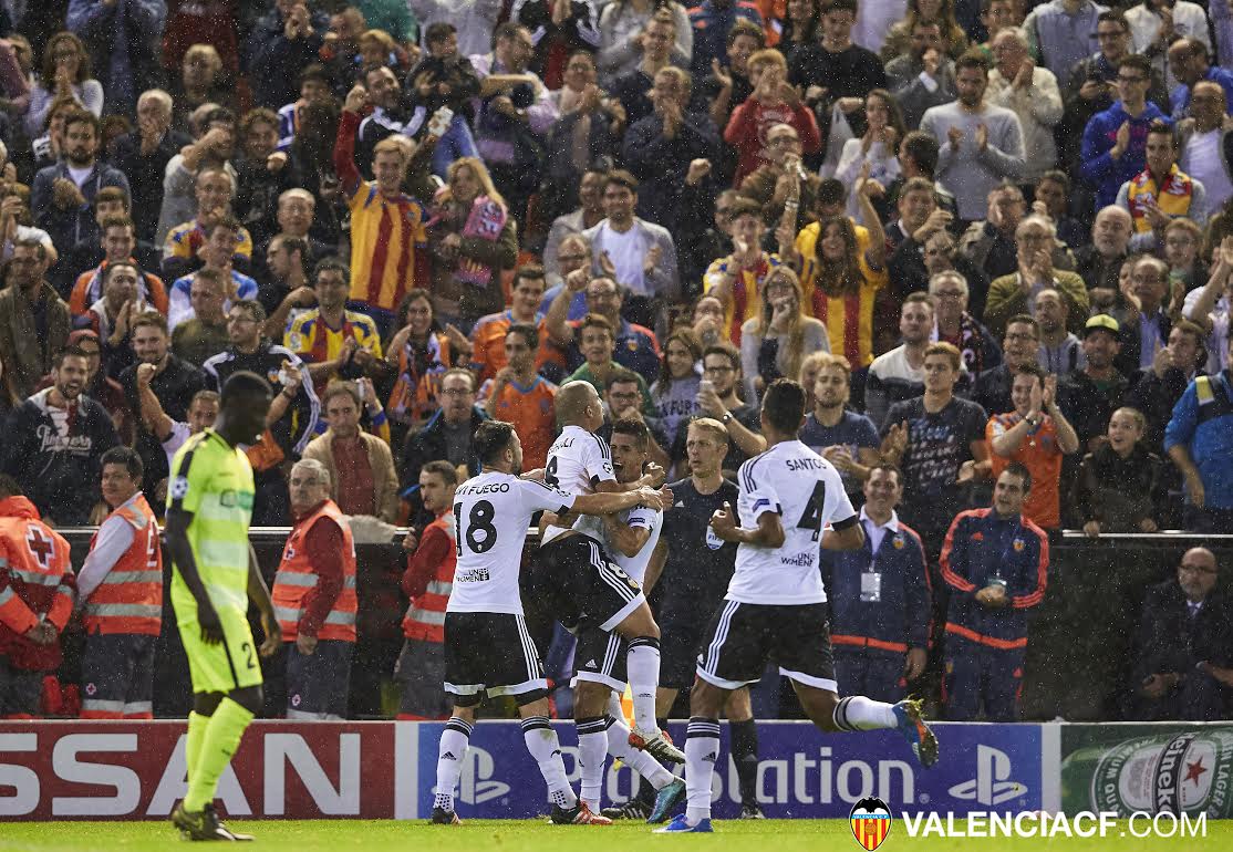 valenciacf's tweet photo. VCF CHAMPIONS | Hoy a partir de las 20:45h vuelve la máxima competición continental ¡AMUNT @valenciacf ! #VCFGent https://t.co/QKnE5WpyyU