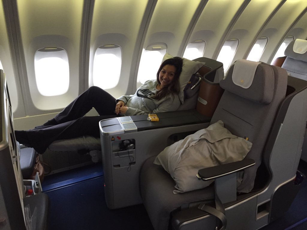 sdaviespoker's tweet photo. Completing my 3rd lap around the globe and my first time ever sitting in the upper deck of an airplane! #AwardTravel https://t.co/ipfwaUAKYk
