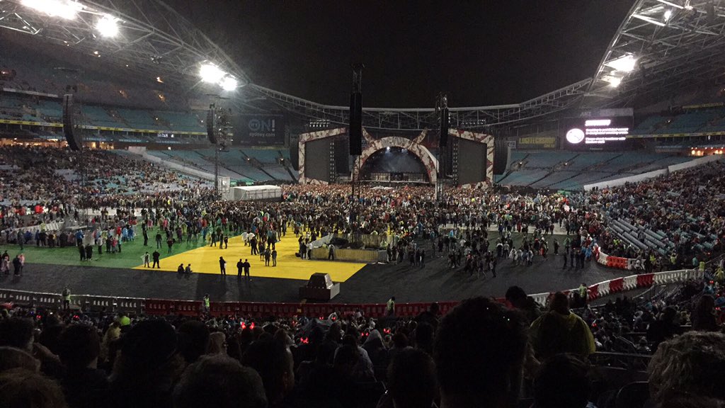 rundoctor's tweet photo. The calm before AC/DC @ANZStadium @WinnieSarah #acdc #rockorbust https://t.co/KuDcBDaJpD