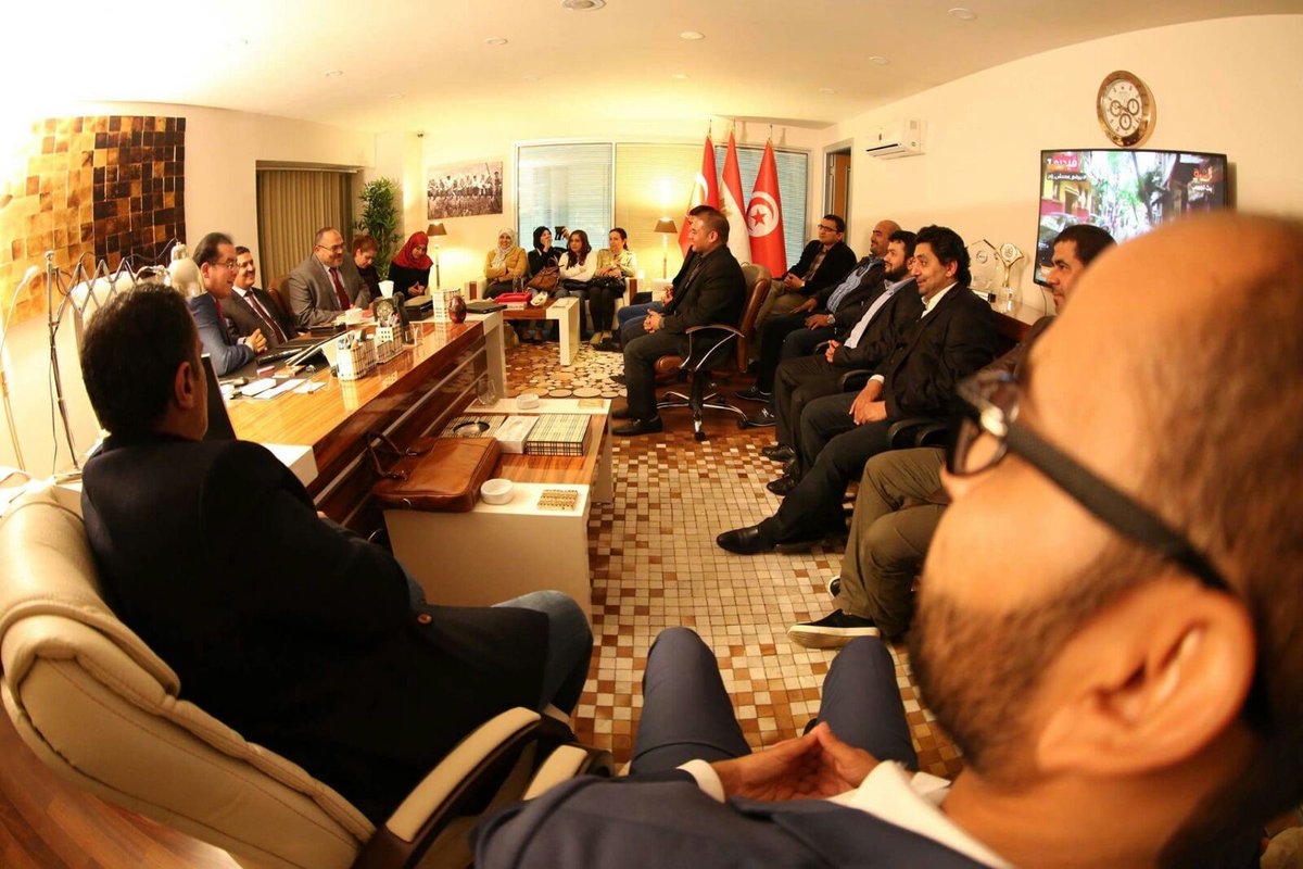 تشرفت بلقاء مجموعه رائعه من الشباب التونسي من قيادات الجمعيه التأسيسية للدستور ونواب بالبرلمان
 وأعضاء بحزب المؤتمر