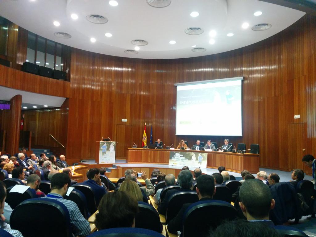 lucasepg's tweet photo. Datos espectaculares de los efectos inactividad física expuestos por Gabriel Saez en #SimposioFVAS  @FundacionVAS https://t.co/6YMtJ5Ssbm