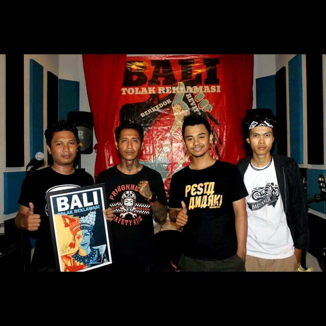 Tidak ada alasan, untuk tidak menyatukan suara. #TolakReklamasiTelukBenoa // #Doct #TourAlbumBergerak2015 #Bali