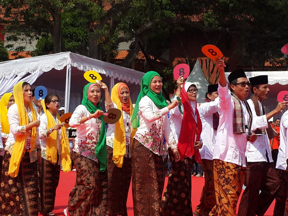 Cieeeee ciee.... ada juga tante <a href="/sasha_mazacko/">sasha y</a> di kontingen8 <a href="/TelkomIndonesia/">Telkom Indonesia</a> ber-riang ria pada <a href="/olimpiakom2015/">OlimpiadeTelkomGroup</a>