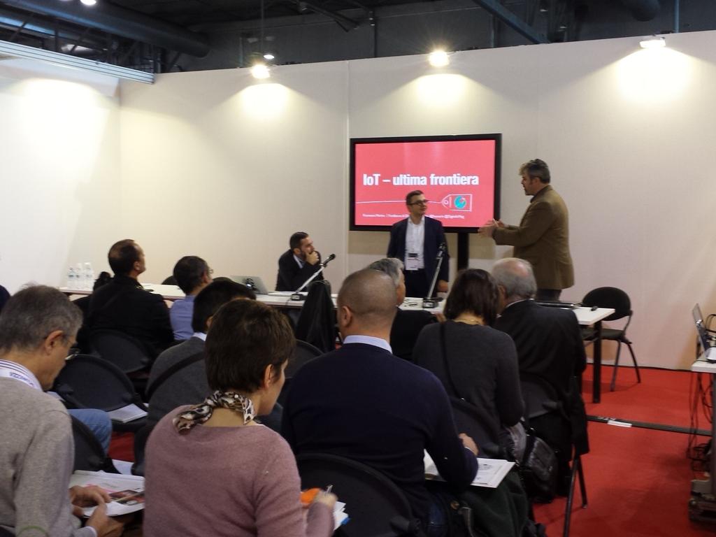 DigitalicMag's tweet image. Pochi minuti e si parte con il convegno #digiIOT a @SICUREZZA2015  con @framarin @leeander