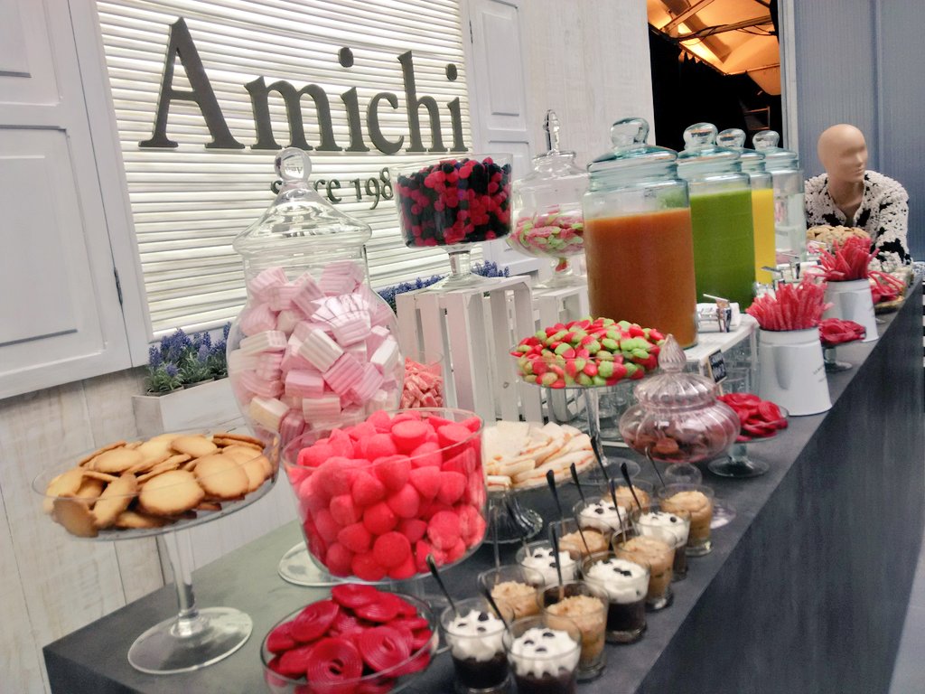 2b's tweet photo. Hoy acogemos la presentación de @Amichioficial, ¿a que ha quedado genial nuestra ofi? #SomethingIsHappeningInAmichi https://t.co/QrWQLfMrAB
