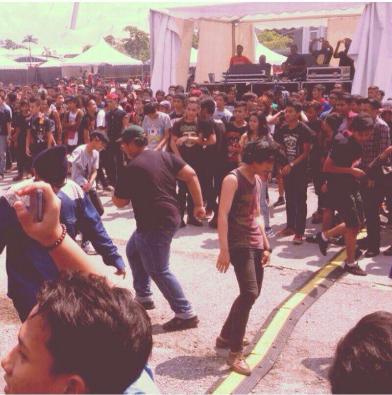 97Syazly's tweet photo. Throwback last year #RTW14 https://t.co/epd11po3KA