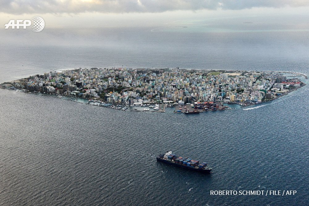 AFP's tweet photo. Indian Ocean island of #Maldives declares state of emergency https://t.co/mamFQ9igM2 https://t.co/eKDVsRBnw2