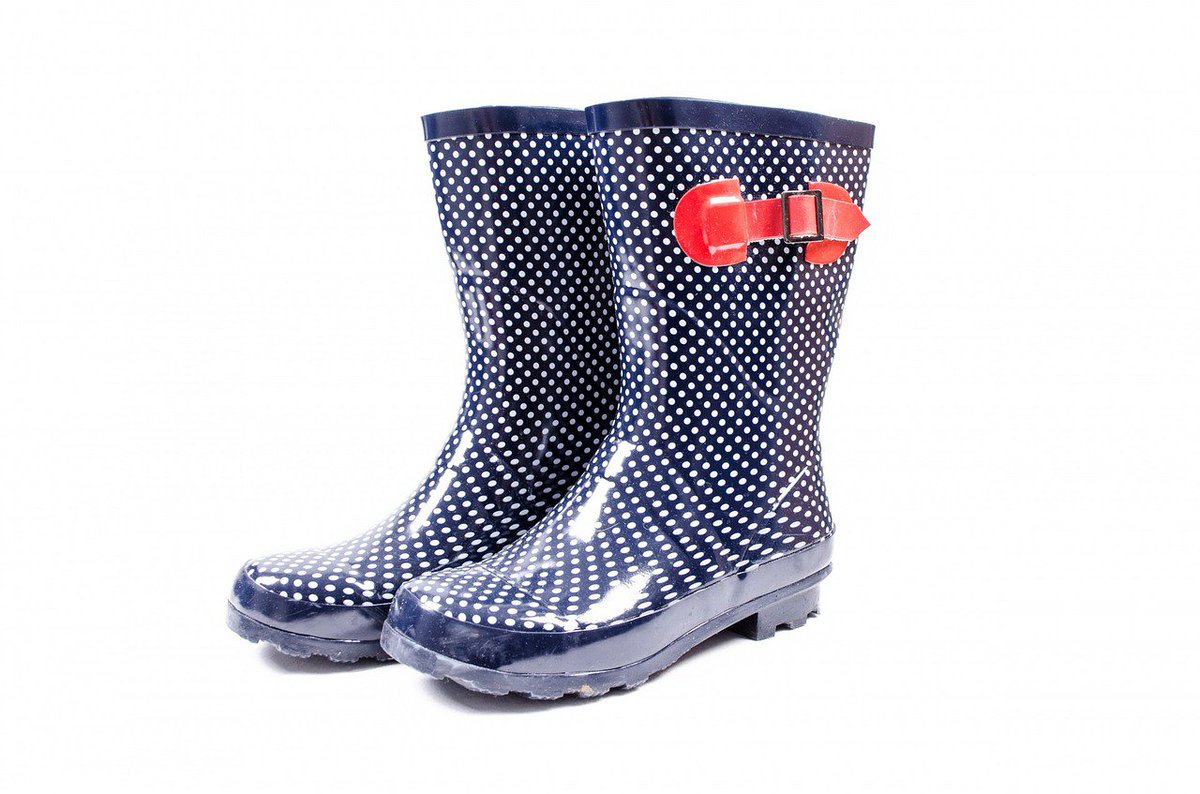 CountryHamper's tweet photo. Hands up who's had to dig the wellies out today then? #rainrainrain https://t.co/cjzMqplXsY