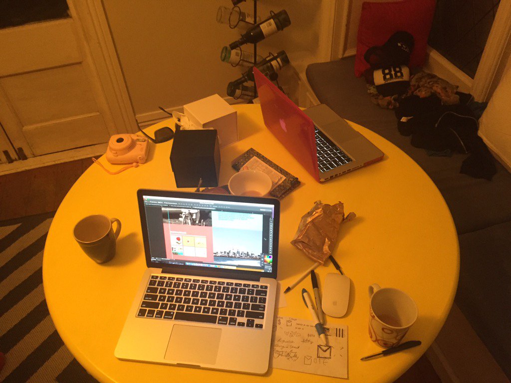 theNoteCube's tweet photo. This is currently what #NoteCube HQ looks like...really professional right? #Apple #iwantanorange https://t.co/TYjnjbvQfE