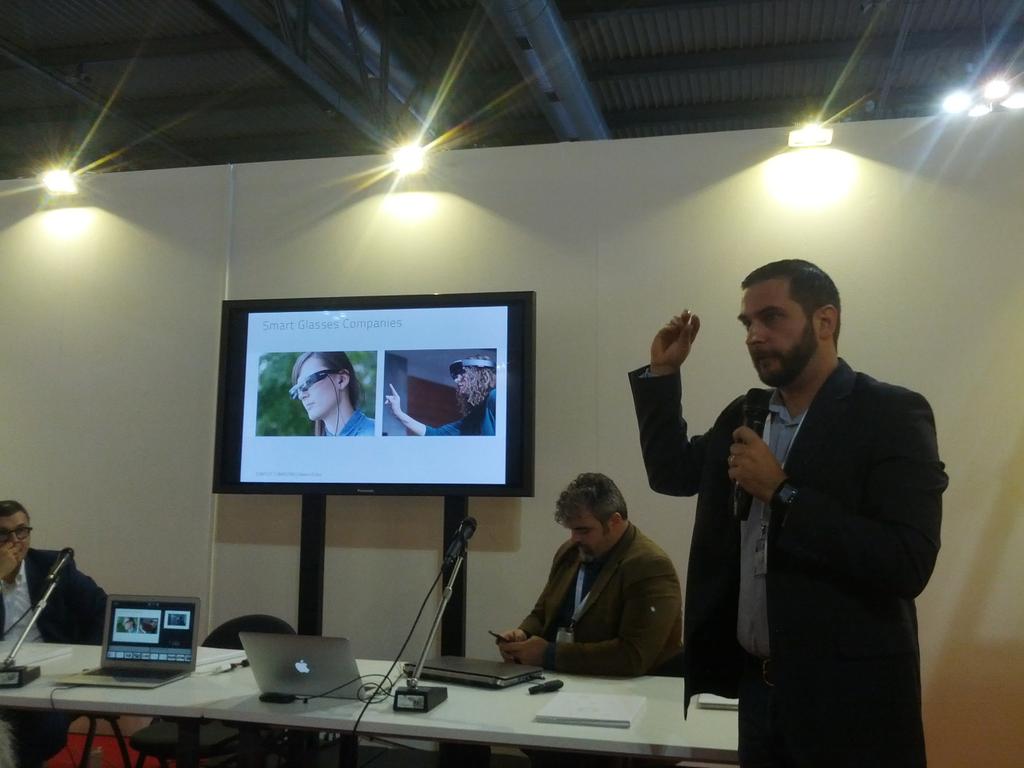 DigitalicMag's tweet image. Gli smart glasses come quelli di @Vuzix ed @EpsonItalia fanno progressi nel mondo industriale e consumer #DigiIoT