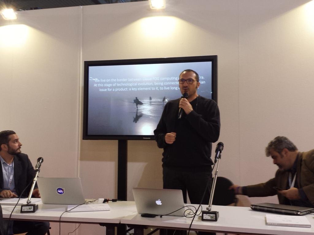 DigitalicMag's tweet image. @plumfake chiude con il #ContextComputing l&apos;intervento al convegno #DigiIOT. Tocca a @leeander @franciungaro