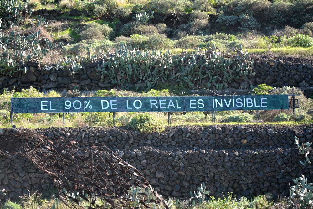 "EL 90% DE LO REAL ES INVISIBLE" #tenerife #cartelautopista #anoniman