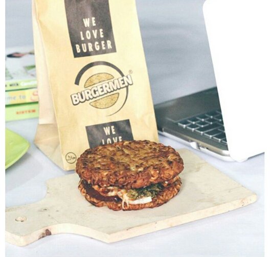 Gurihhhh dan enak dicocol! 😋🍔 @KulinerSolo_