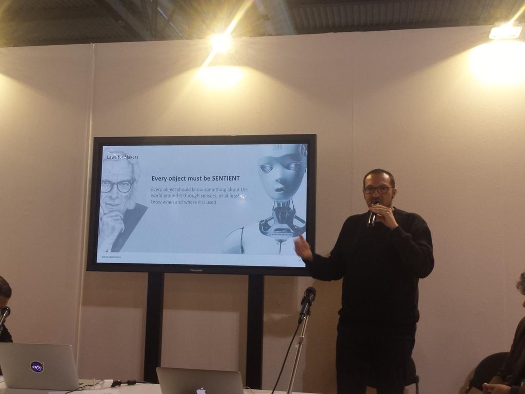 DigitalicMag's tweet image. Le 3 regole di comportamento degli oggetti:conoscere le storie essere senzienti e essere sociali @leeander #DigiIOT