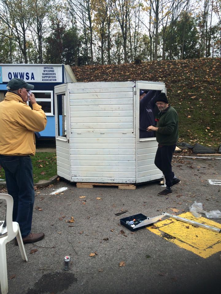 WycombePALS's tweet photo. Thanks to our volunteers who constructed the latest hut for our car park yesterday! (Photos by @liseelou_16). https://t.co/80e4z4Ztc8