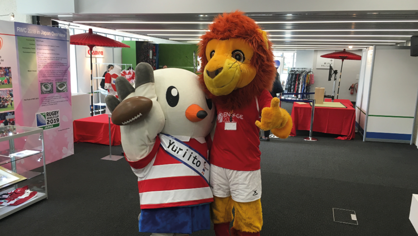 NEWS: Official <a href="/Engage2015/">Engage 2015</a> mascot meets RWC2019 Tokyo mascot Yuriito. #japan2019 #rwc2019 engage2015.co.uk/engage-2015-ma…