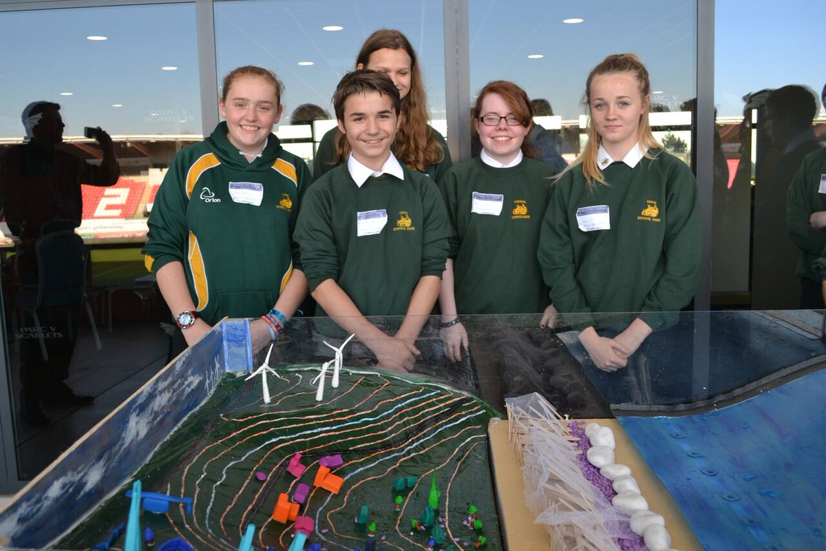 ICEWalesCymru's tweet photo. Our #EngineeringTeamChallenge is midway through! Over 400 pupils will experience #CoastalEngineering @Tomorrows_Eng https://t.co/G1yESa57P9