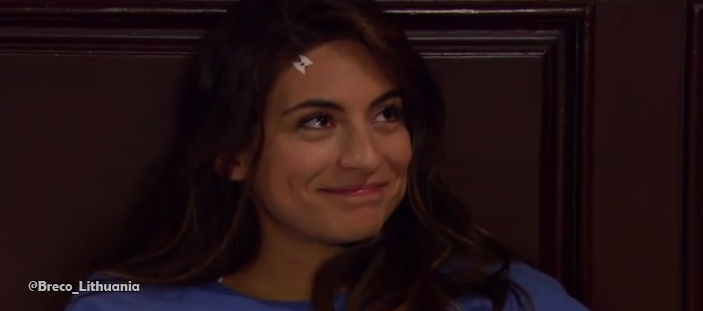 ABrecoLituania's tweet image. Verónica es feliz por la sorpresa de Martín... #Cap55 #LoImperdonableLtu #Veronica @anabrendac 😻✨