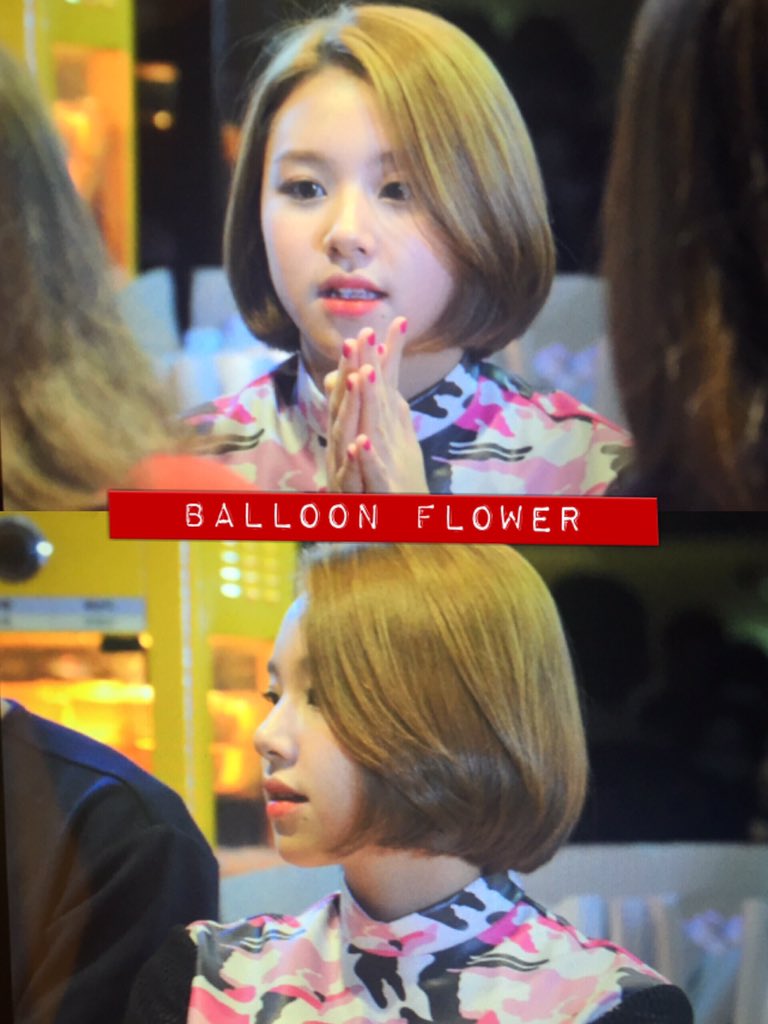 151104 CGV 미소지기 이벤트 #채영 #chaeyoung #트와이스 #Twice #OOH_AHH하게 
나 CGV에 컴플 걸래;; 여기 알바생 너무 예뻐서 컴플 걸래;;;