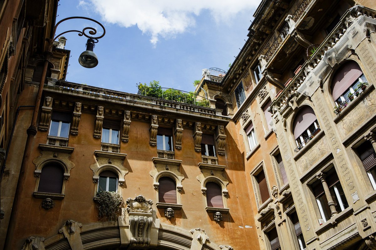 ExploreRoma's tweet photo. An excellent early 20th century neighborhood in #Roma: the Quartiere #Coppedè is like a fairy tale ph.@ExploreRoma https://t.co/Gy6h3xnbBF