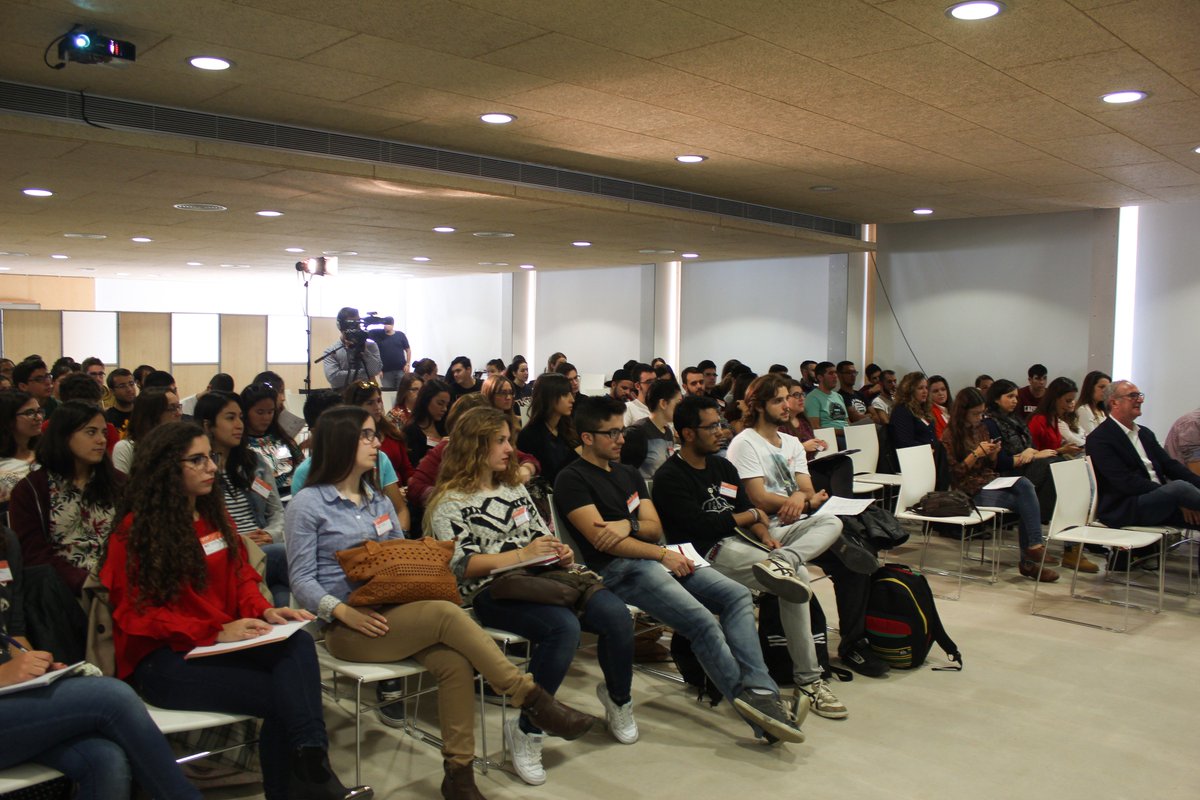 UMHSeries's tweet photo. Comienza la presentación de comunicaciones #CICAP2015  @UniversidadMH https://t.co/y2HS5xQ4lA