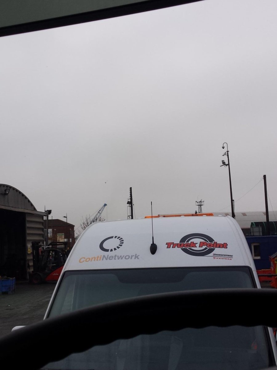 BethBraham's tweet photo. #whatsinfrontofme @brianmoore1 
Flashing lights of a trye man :( 2 punctures now two hours behind https://t.co/YHBy5R3Kay