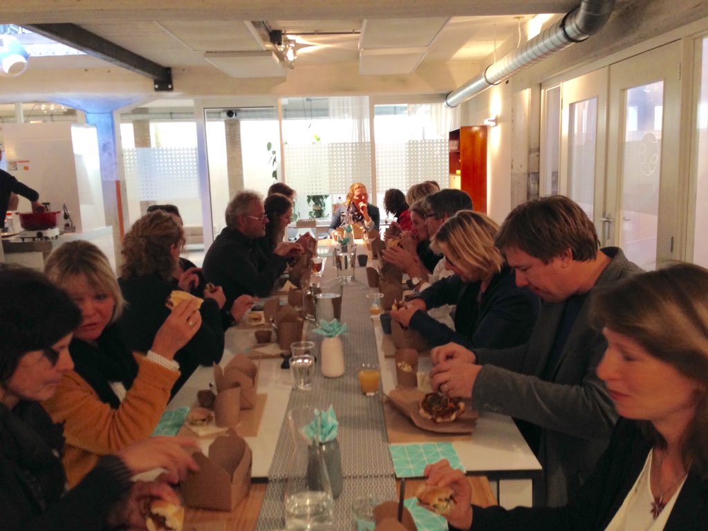 MiXLsneek's tweet photo. MiXL Ondernemerslunch samengevat door klanten: effectief, leerzaam verfrissend en heerlijk dankzij @kaatskitchen 👍 https://t.co/nRDcdyOoXB