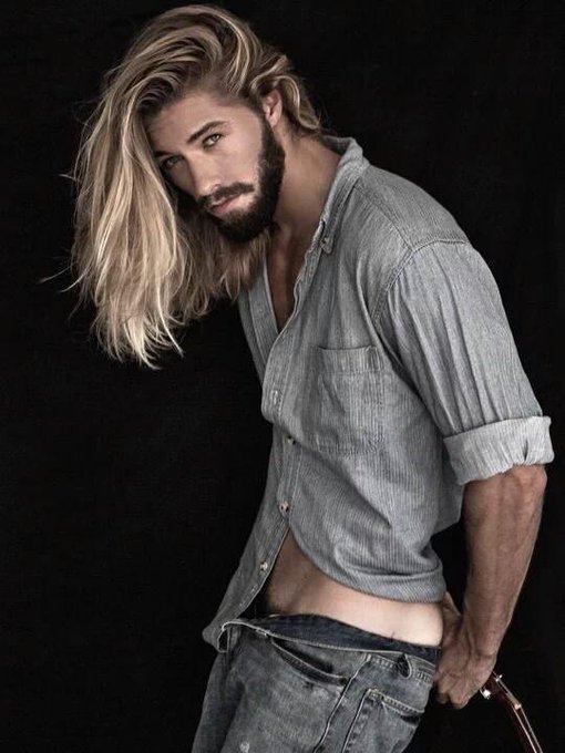 Normalmente los tios con pelo largo no me provocan nada. Excepto este, este me provoca orgasmos. https://t<a href="/tag/tattoo"class="tags"><span>#tattoo</span></a><a href="/tag/tattoomonday"class="tags"><span>#tattoomonday</span></a>