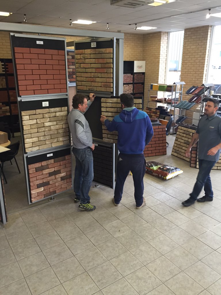 CrestBuildProd's tweet photo. @MyHomebuilding #HBRshow15 shall we take it or not.... #decisions #scratchingheads https://t.co/yBgw6bwczd