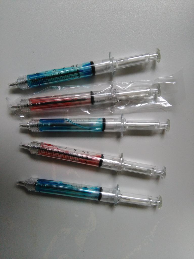 biospacedeleuah's tweet photo. Danos a conocer!!! Entre lxs que nos sigan y hagan RT se sortearán boligrafos-jeringuilla 😏😏😏 https://t.co/Zsy9iTGMnJ
