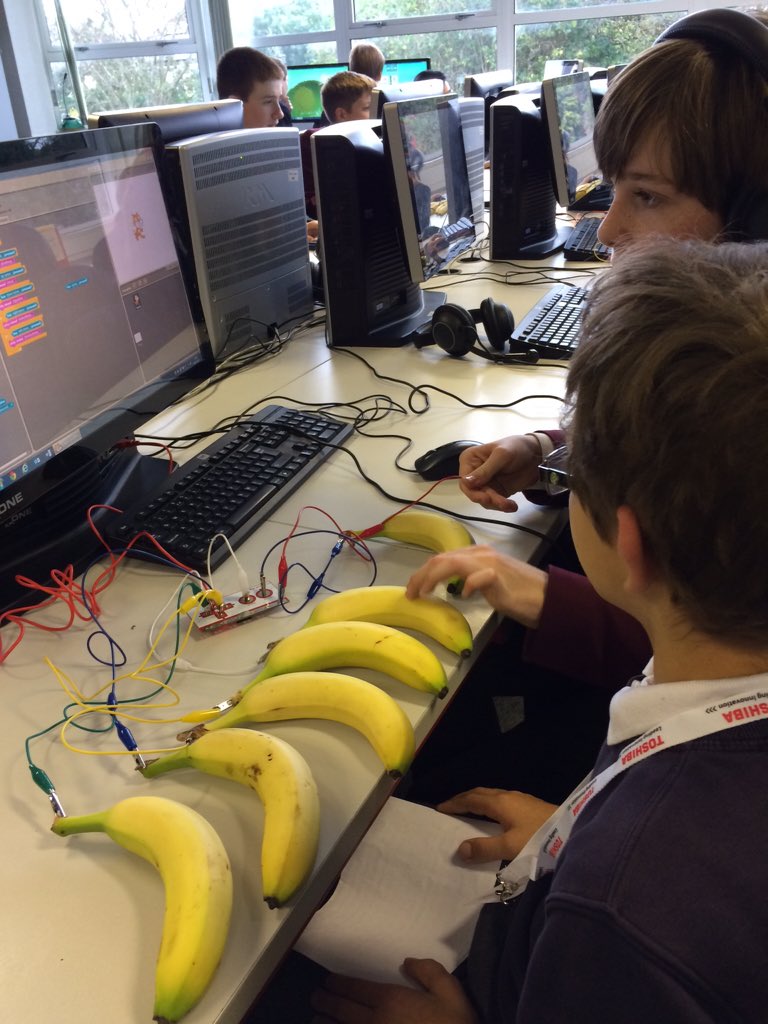 DLLearning's tweet photo. Making banana pianos with @scratch and Makeymakey kits #dlnetwork15 https://t.co/HEv58eOVix