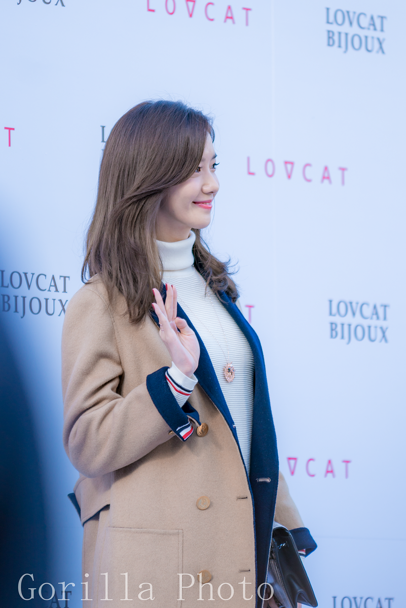 [PIC][24-10-2015]YoonA tham dự buổi fansign cho thương hiệu "LOVCAT" vào chiều nay - Page 5 CS9zPLWUAAEKVgG