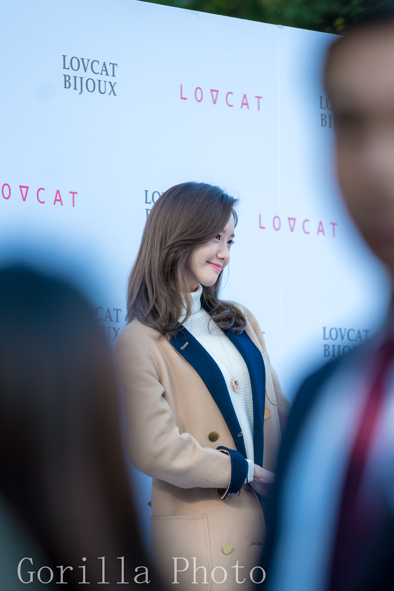 [PIC][24-10-2015]YoonA tham dự buổi fansign cho thương hiệu "LOVCAT" vào chiều nay - Page 5 CS9zVH7UsAAKsAl