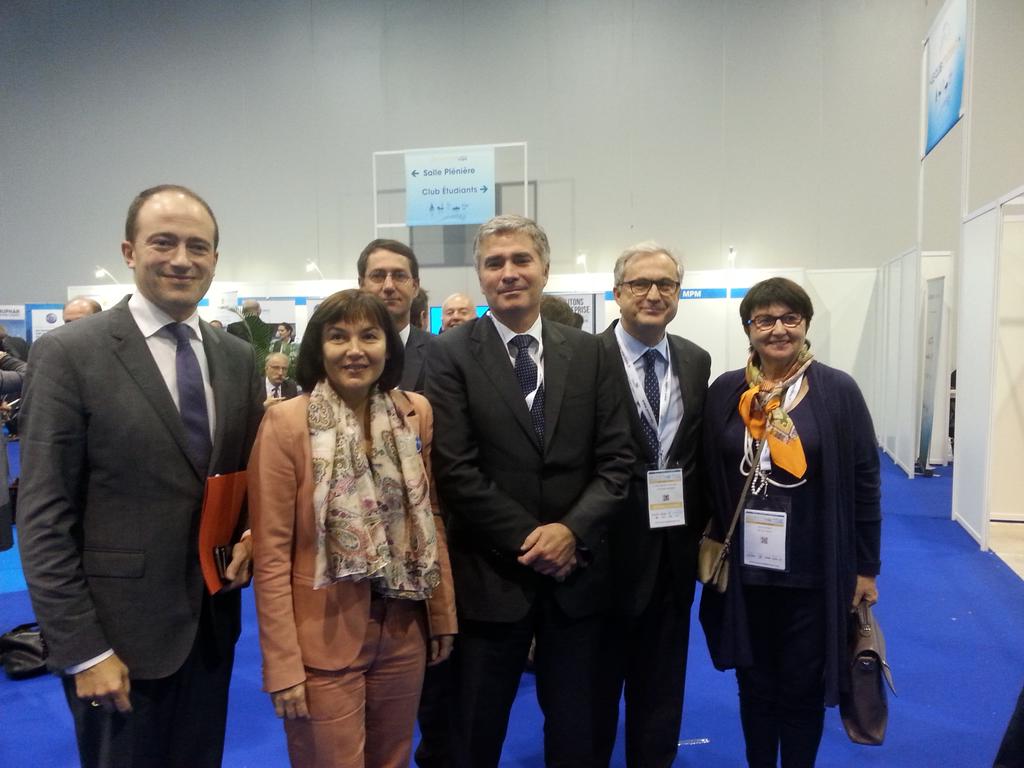 ArmateursFR's tweet photo. #AEM2015 Rencontre @AnnickGirardin #ClusterMaritimeFrançais @ArmateursFR @bferriescorpo #BP2S https://t.co/ykwb3Jflgh
