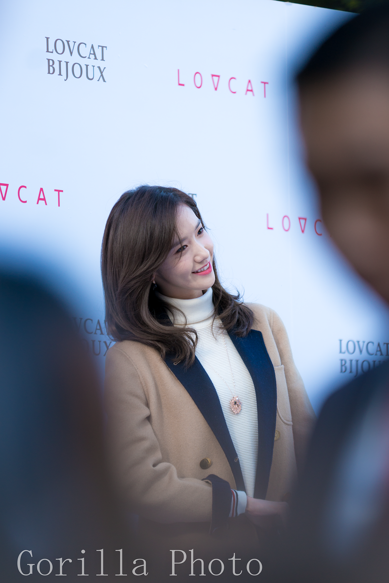 [PIC][24-10-2015]YoonA tham dự buổi fansign cho thương hiệu "LOVCAT" vào chiều nay - Page 5 CS9za--U8AIfszY
